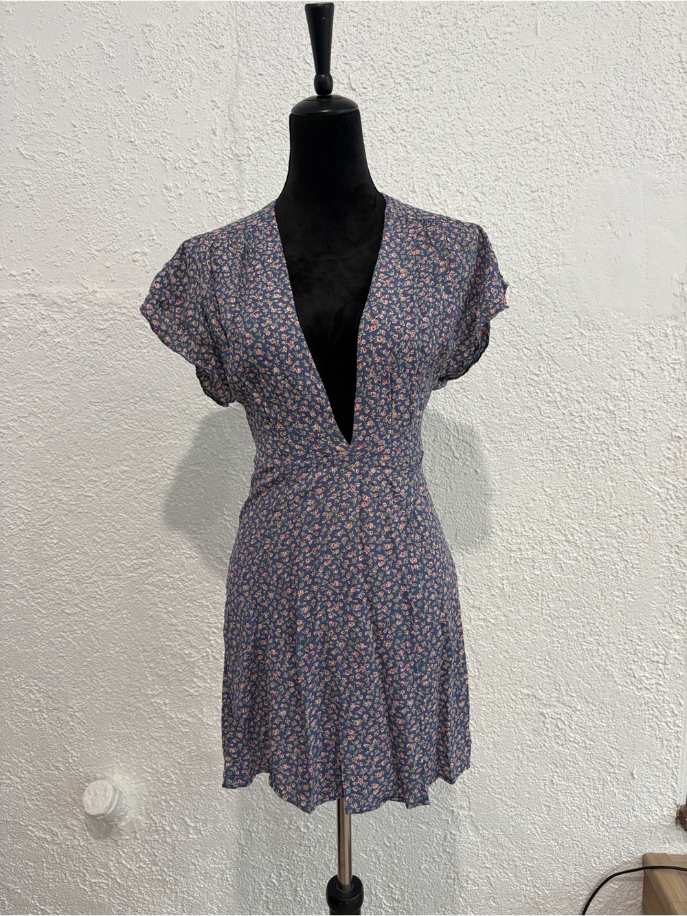 Reformation Floral Dress Mini Wrap Dress Size Medium - Picture 2 of 10